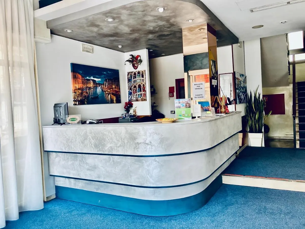 Hotel San Carlo Mestre 3*,