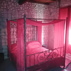 https://castle-house.it-lombardy.com