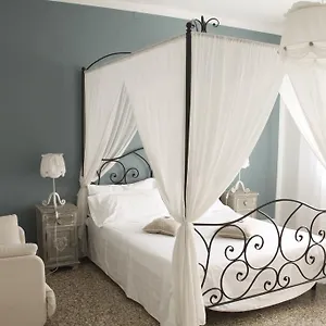 https://to-be-happy-in-venice.hotelslidodijesolo.com