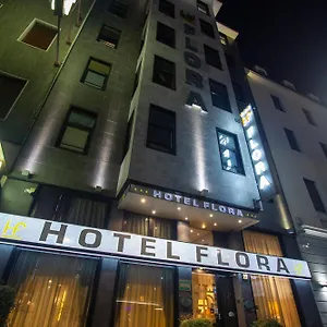 מלון Flora