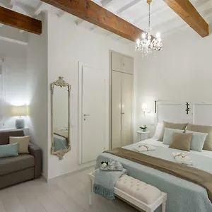 https://accademia-gallery-charming-suite.it-tuscanyhotel.com